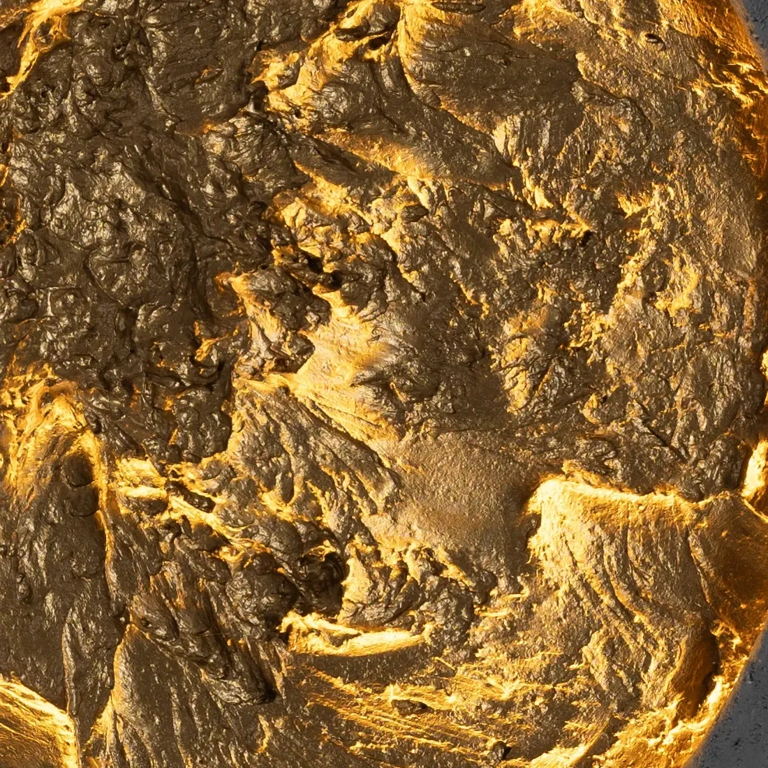 Lehm-Finishputz mit Muschelbestandteilen im Detail